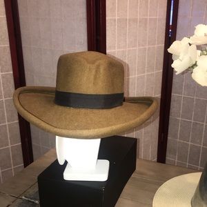Brown Vintage Importina Wool Hat w/ribbon accent